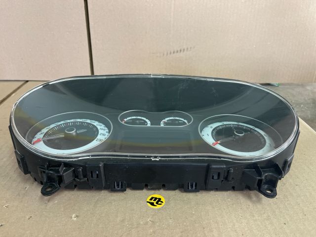 bontott FIAT 500L Kilométeróra