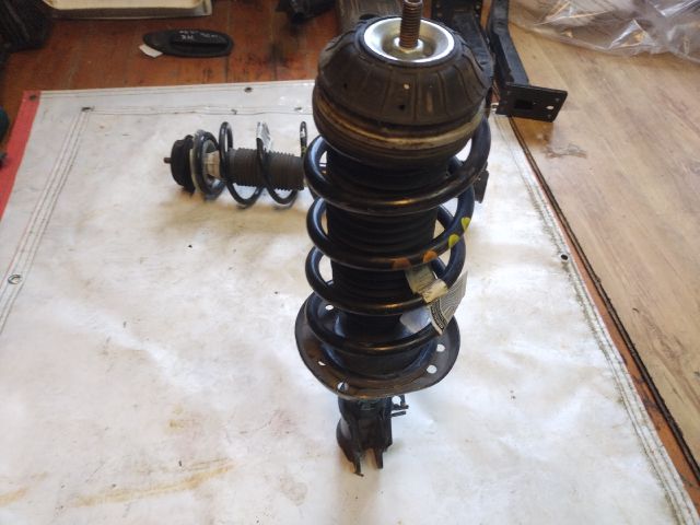 bontott FIAT 500L Jobb első Gólyaláb (Lengécsillapító, Rugó)