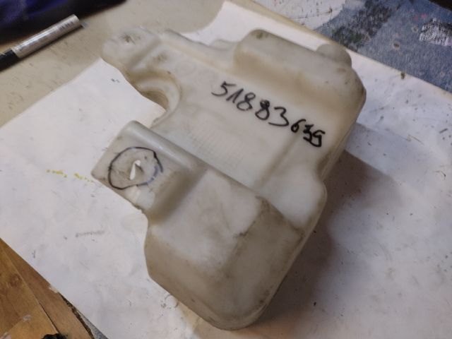 bontott FIAT 500L Ablakmosó Tartály