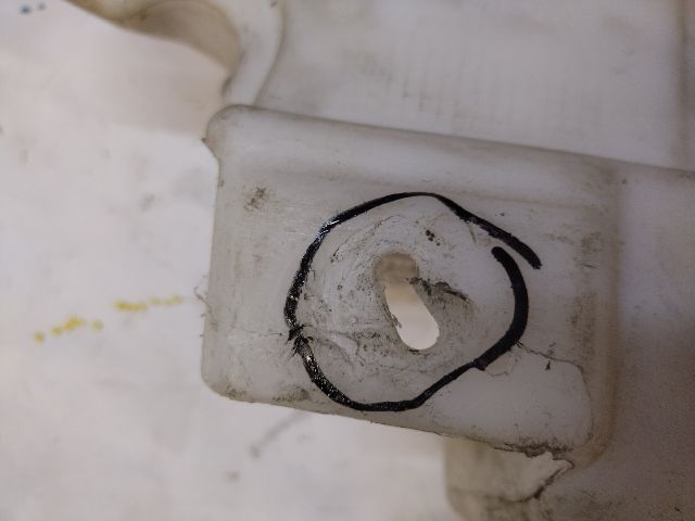 bontott FIAT 500L Ablakmosó Tartály