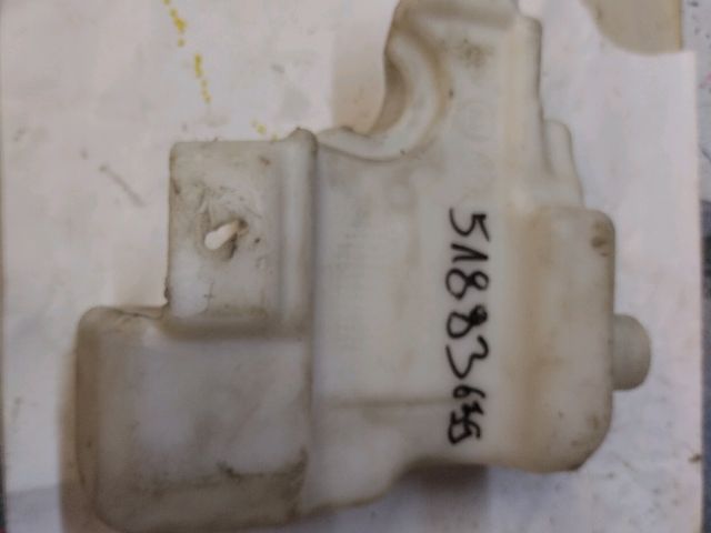 bontott FIAT 500L Ablakmosó Tartály