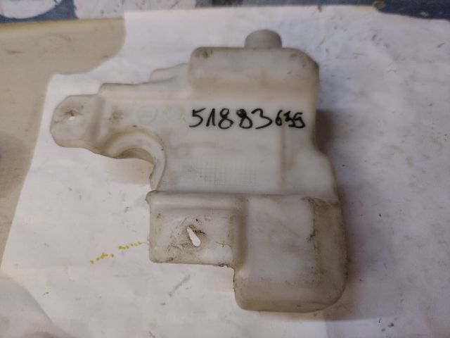 bontott FIAT 500L Ablakmosó Tartály