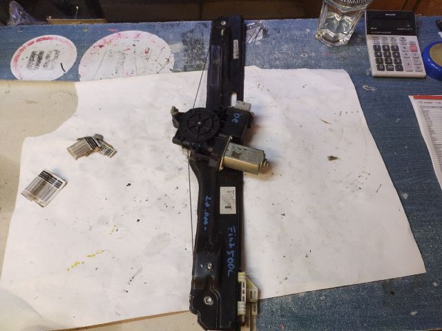 bontott FIAT 500L Bal első Ablakemelő Szerkezet (Elektromos)