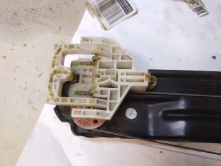 bontott FIAT 500L Bal első Ablakemelő Szerkezet (Elektromos)