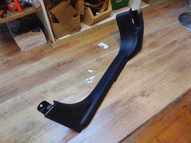 bontott FIAT 500L Bal első Belső Küszöb Burkolat