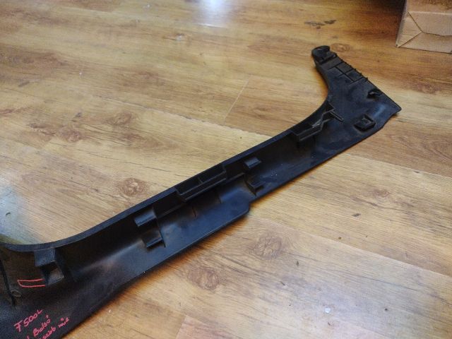 bontott FIAT 500L Bal első Belső Küszöb Burkolat