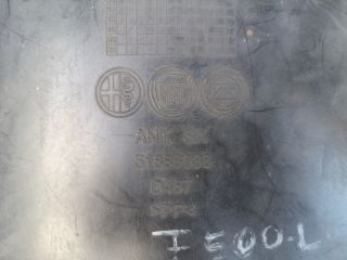 bontott FIAT 500L Bal első Dobbetét (Kerékjárati, Műanyag)