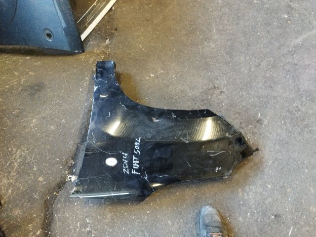 bontott FIAT 500L Bal első Sárvédő