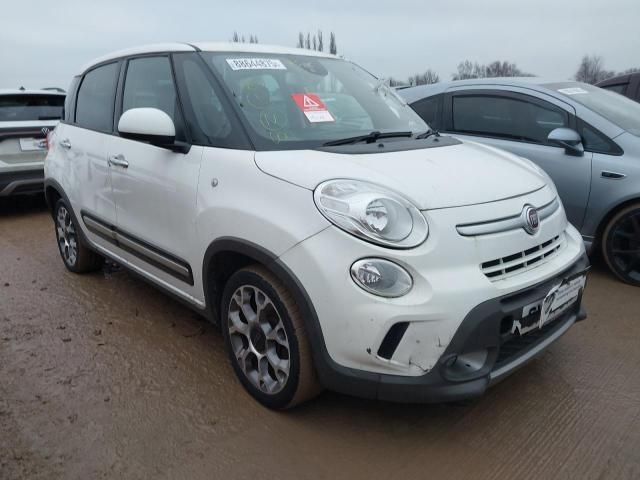 bontott FIAT 500L Bal első Vízlehúzó Gumicsík