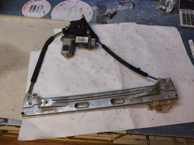 bontott FIAT 500L Bal hátsó Ablakemelő Szerkezet (Elektromos)