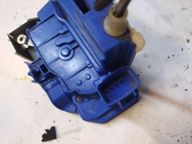 bontott FIAT 500L Bal hátsó Ajtózár