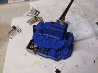 bontott FIAT 500L Bal hátsó Ajtózár