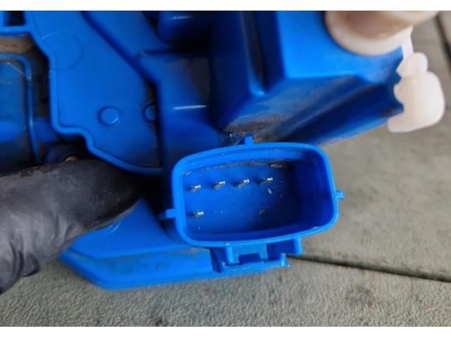 bontott FIAT 500L Bal hátsó Ajtózár