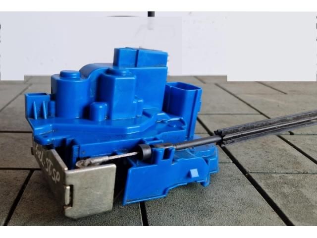 bontott FIAT 500L Bal hátsó Ajtózár