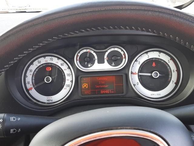 bontott FIAT 500L Bal Küszöb