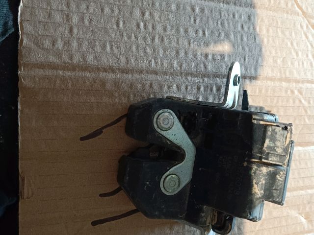 bontott FIAT 500L Csomagtérajtó Zárszerkezet