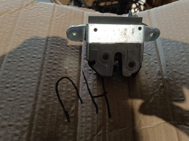 bontott FIAT 500L Csomagtérajtó Zárszerkezet