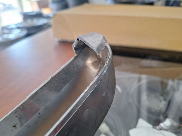 bontott FIAT 500L Első Embléma