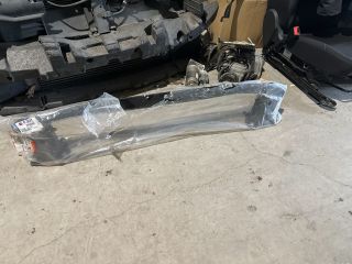 bontott FIAT 500L Első Lökhárító Merevítő (Fém)