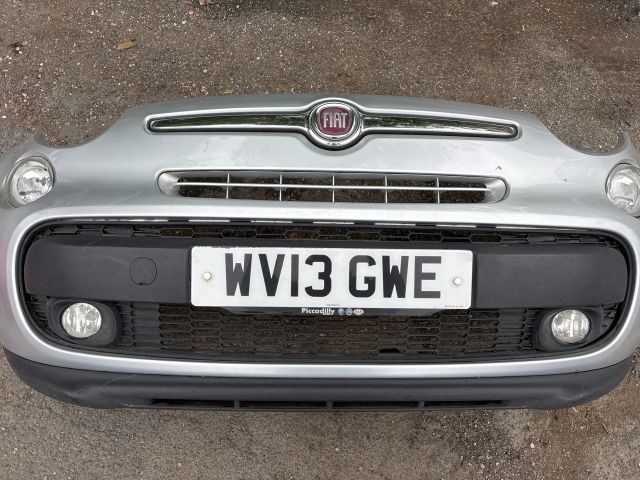 bontott FIAT 500L Első Lökhárító (Részeivel)