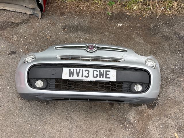 bontott FIAT 500L Első Lökhárító (Részeivel)