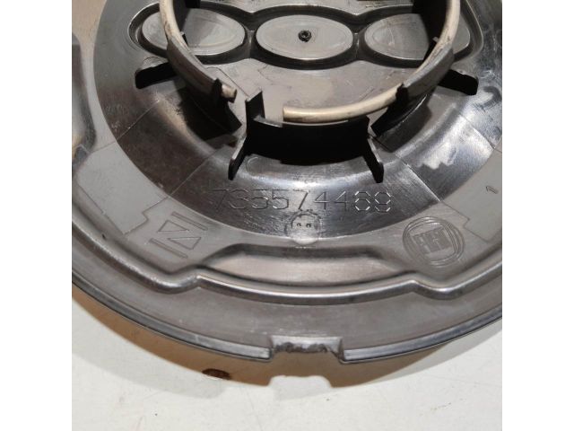 bontott FIAT 500L Felniközép (1 db)