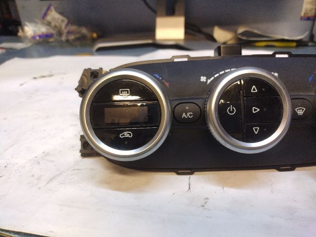 bontott FIAT 500L Fűtéskapcsoló (digit klímás)