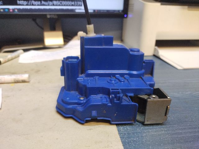 bontott FIAT 500L Jobb első Ajtózár