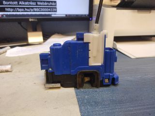 bontott FIAT 500L Jobb első Ajtózár