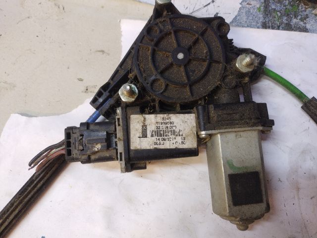 bontott FIAT 500L Jobb hátsó Ablakemelő Szerkezet (Elektromos)