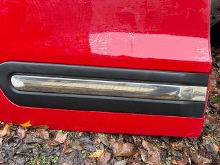 bontott FIAT 500L Jobb hátsó Ajtó (Részeivel)