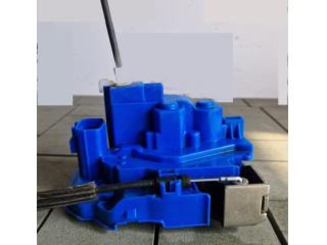 bontott FIAT 500L Jobb hátsó Ajtózár