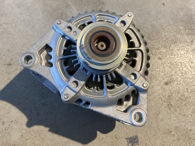 bontott FIAT 500X Generátor