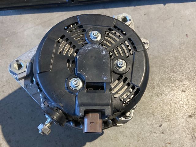 bontott FIAT 500X Generátor