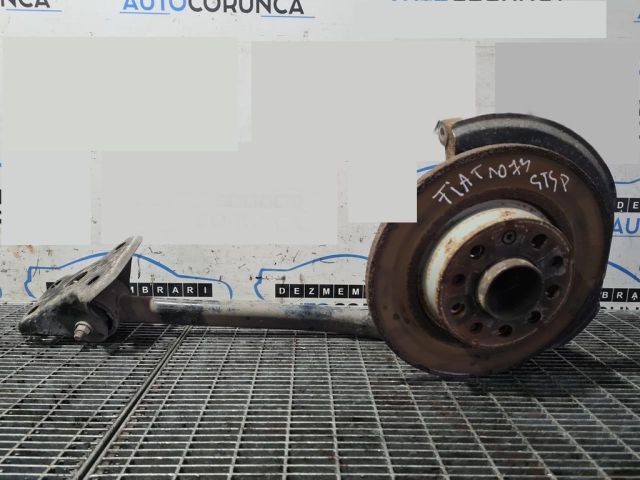 bontott FIAT 500X Bal hátsó Csonkállvány