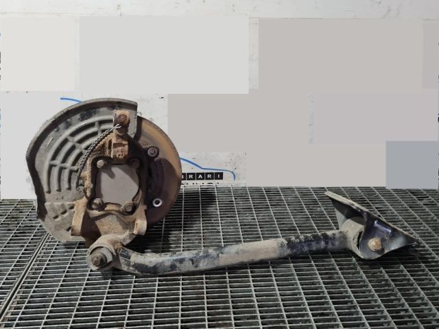 bontott FIAT 500X Bal hátsó Csonkállvány