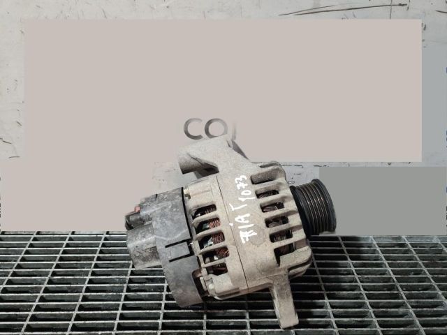 bontott FIAT 500X Generátor