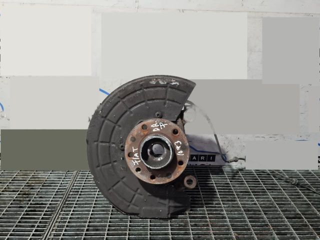 bontott FIAT 500X Jobb első Csonkállvány