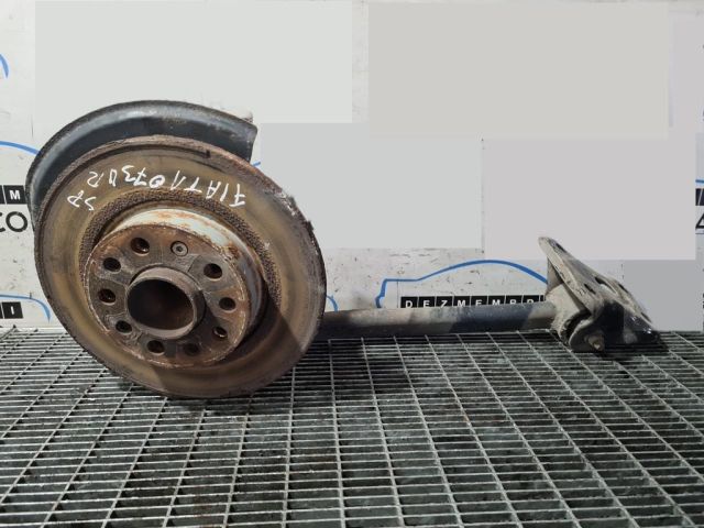 bontott FIAT 500X Jobb hátsó Csonkállvány