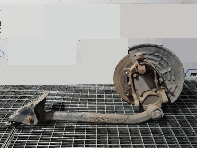 bontott FIAT 500X Jobb hátsó Csonkállvány