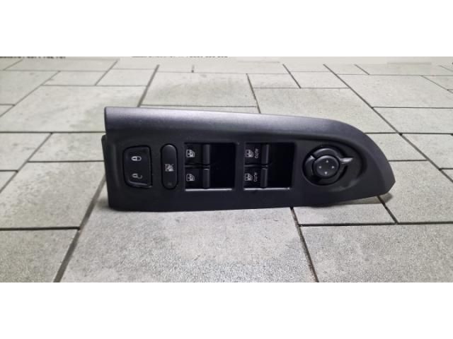 bontott FIAT 500X Ablakemelő Kapcsoló Négyes / Kettes