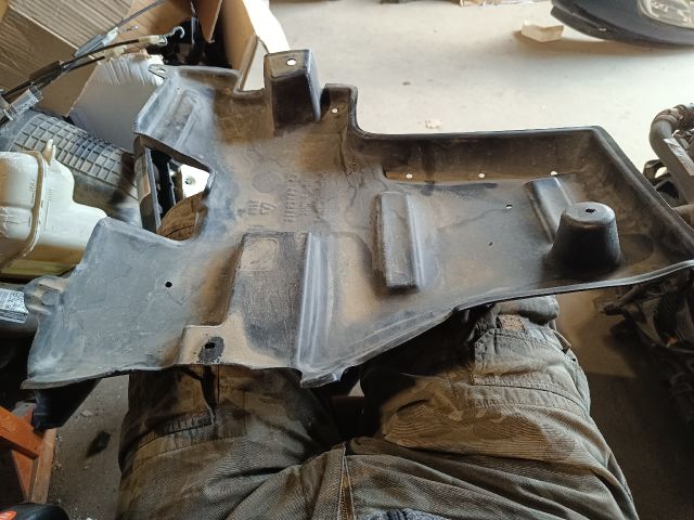 bontott FIAT 500X Alsó Motorburkolat