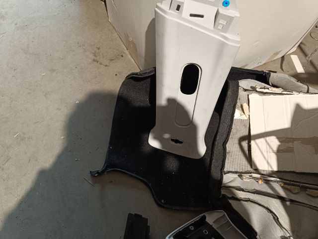 bontott FIAT 500X Bal B Oszlop Díszléc