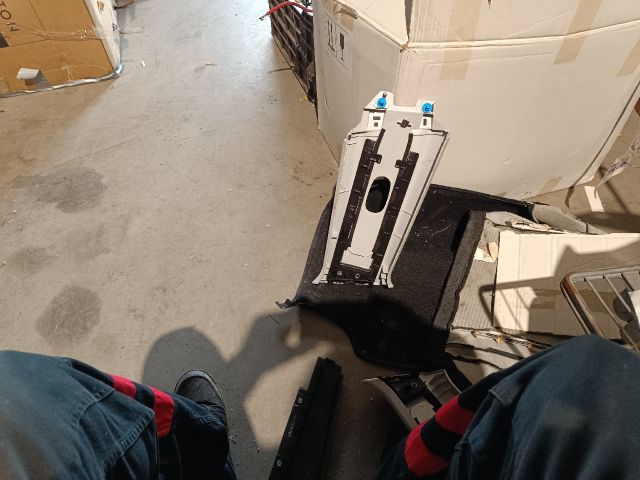 bontott FIAT 500X Bal B Oszlop Díszléc