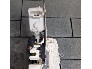 bontott FIAT 500X Bal első Ajtózár