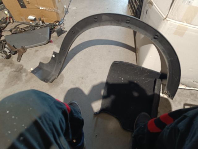 bontott FIAT 500X Bal első Sárvédő Díszléc