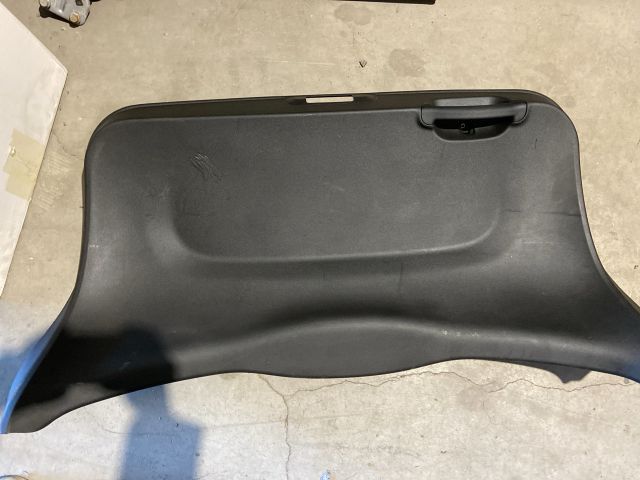 bontott FIAT 500X Csomagtérajtó Kárpit