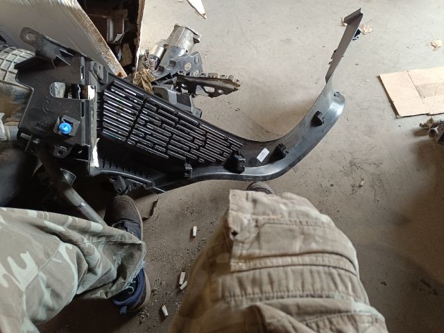 bontott FIAT 500X Csomagtérajtó Kárpit