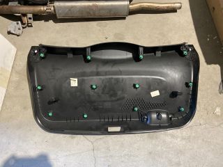 bontott FIAT 500X Csomagtérajtó Kárpit