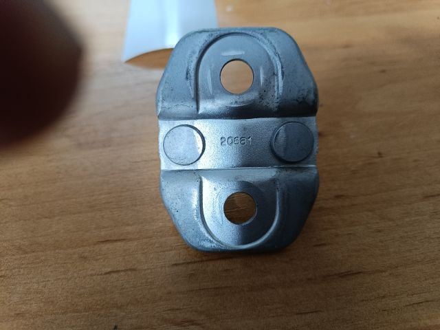 bontott FIAT 500X Csomagtérajtó Ütköző